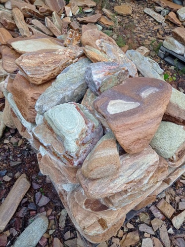 Златолит жёлтый, жёлто-зелёный глыбки и валуны для ланшафтного дизайна купить в Симе