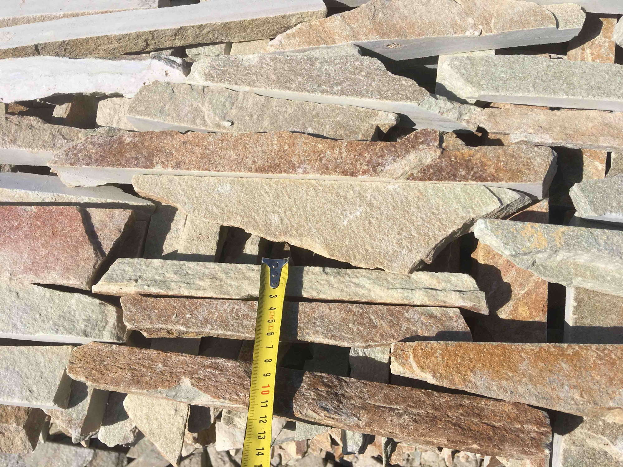 Горбушка златолит золотистый для облицовки купить в Симе