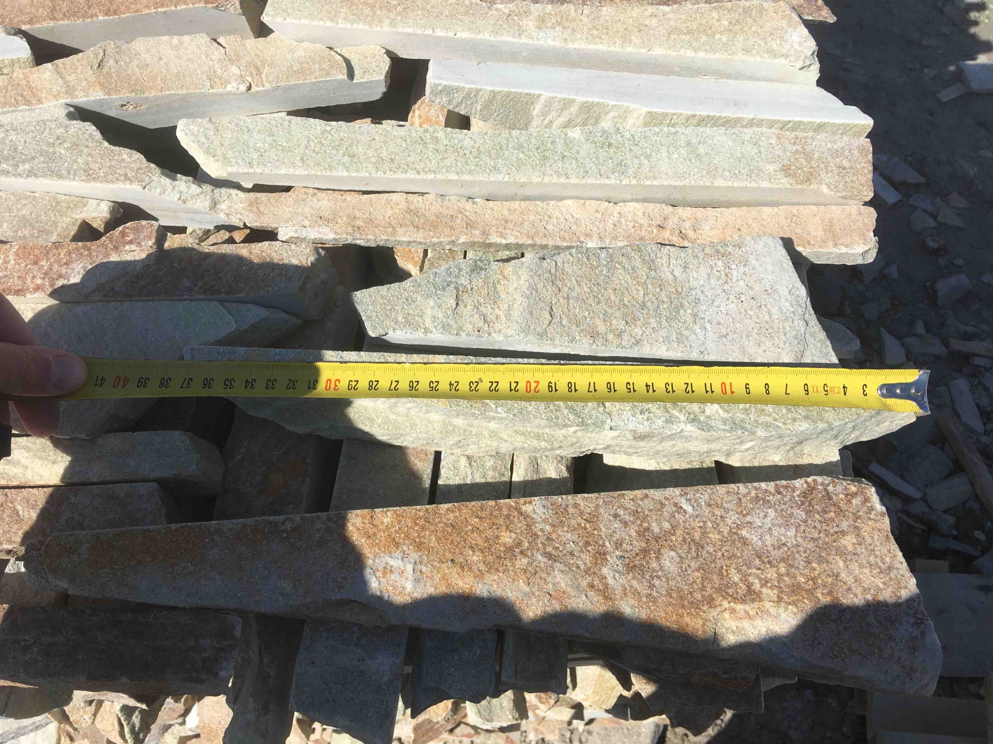 Горбушка златолит золотистый для облицовки купить в Симе