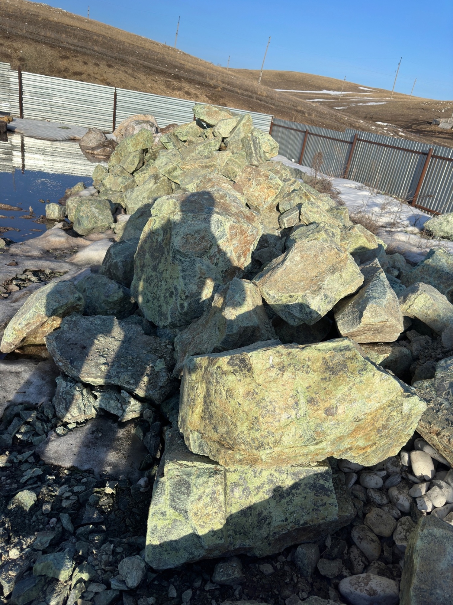 Камни для ландшафтного дизайна зелёные 10-60 килограмм купить в Симе