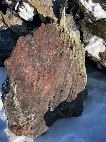 Ландшафтные глыбы красно-фиолетовые 200-1000 килограмм купить в Симе