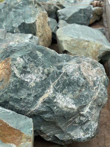 Камни для ландшафтного дизайна зелёные 10-60 килограмм купить в Симе