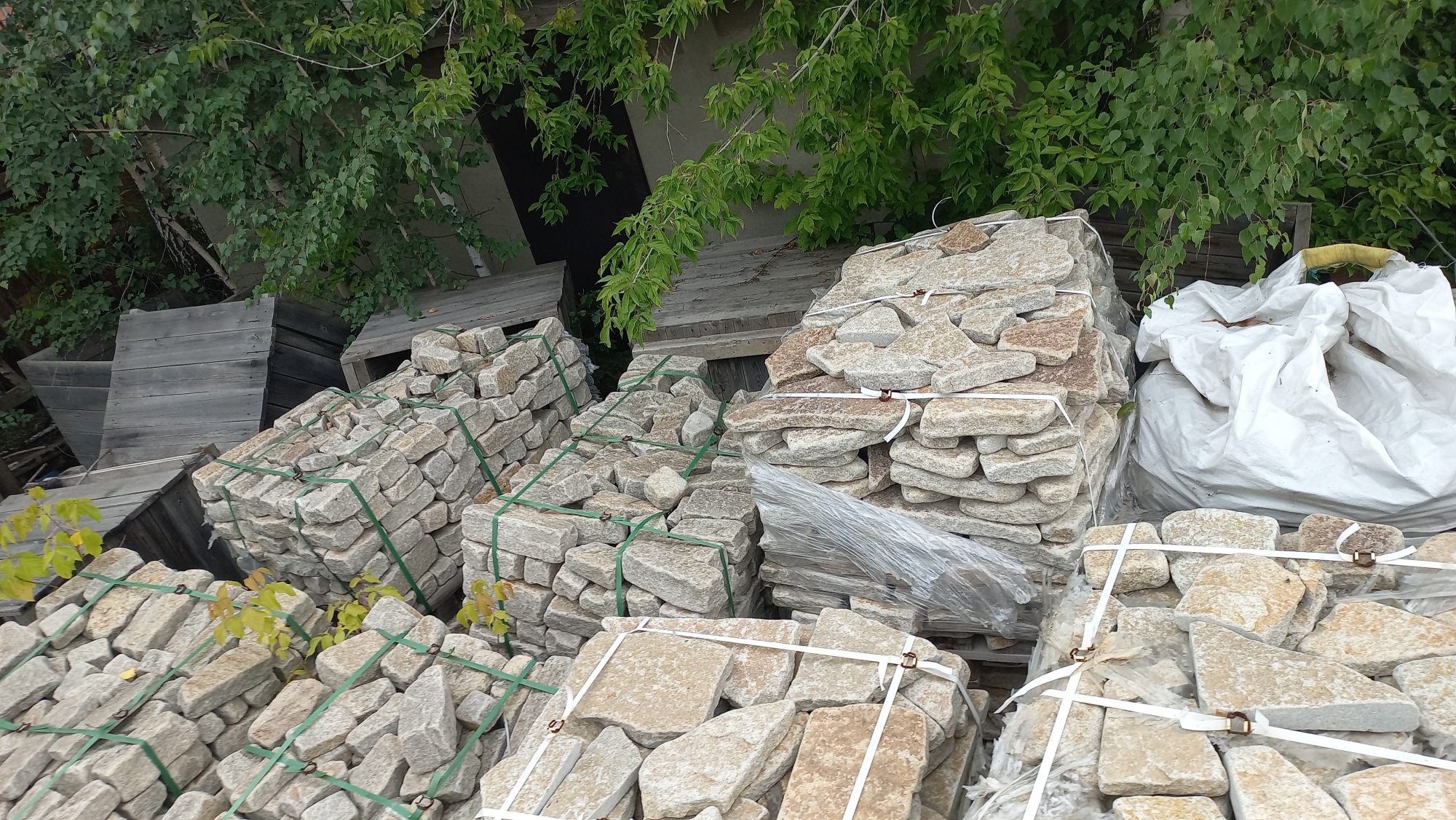 Плитняк гранитный галтованный купить в Симе