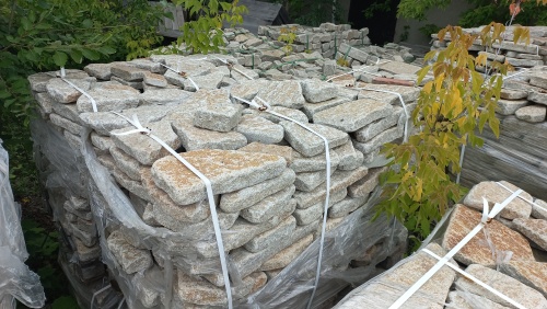 Гранитный плитняк галтованный для парковки купить в Симе