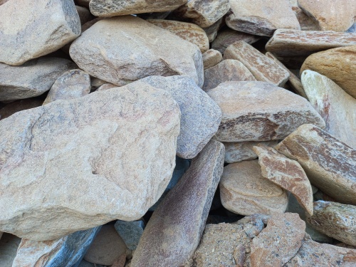 Златолит жёлтый, жёлто-зелёный глыбки и валуны для ланшафтного дизайна купить в Симе