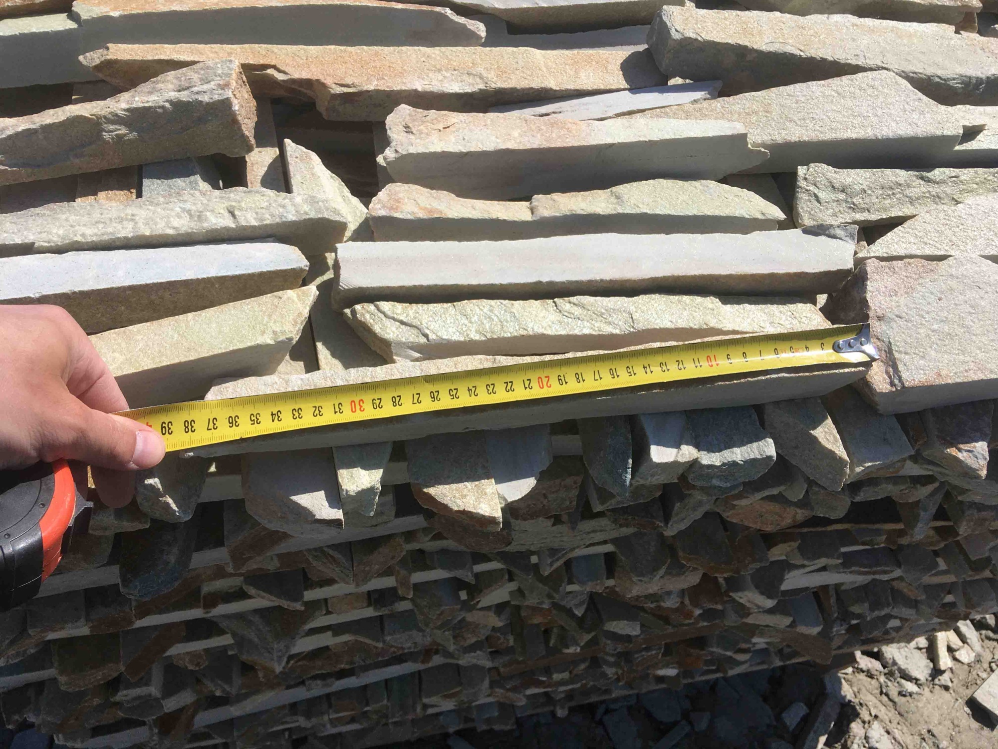 Горбушка златолит золотистый для облицовки купить в Симе