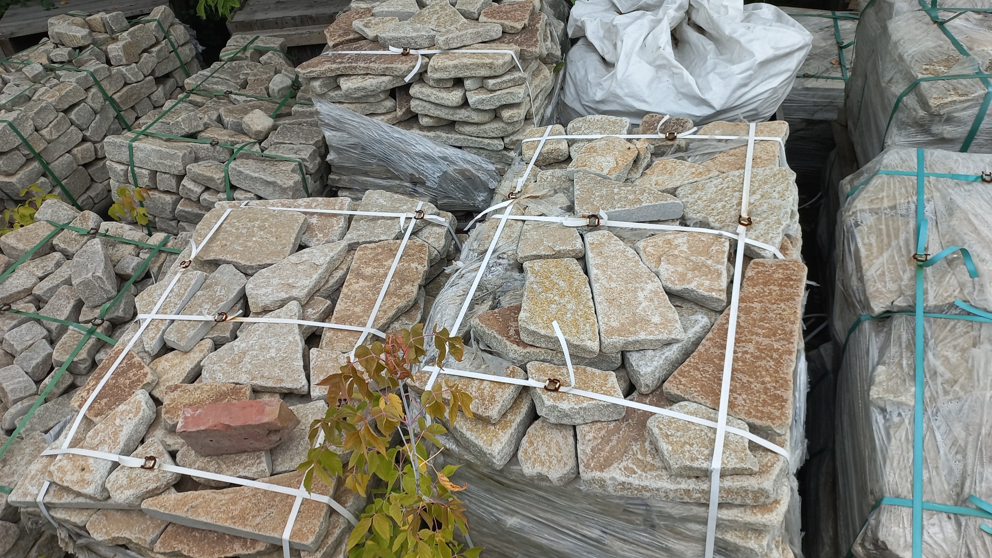 Плитняк гранитный галтованный купить в Симе