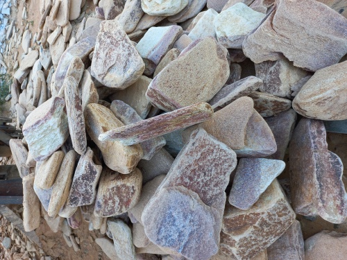 Златолит жёлтый, жёлто-зелёный глыбки и валуны для ланшафтного дизайна купить в Симе