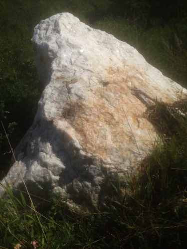 белый кварц валуны