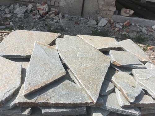 Златолит серебристый галтованный для цоколя купить в Симе